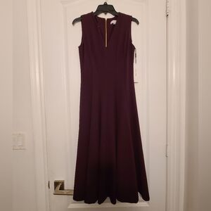 Calvin Klein Elegant Purple V-Neck Sleeveless Dress